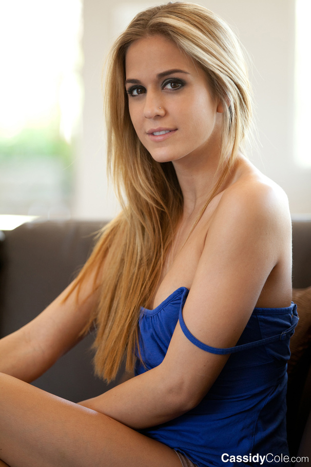 Blue shirt blonde looks flirty and strips on a couch - XXXonXXX - Pic 8