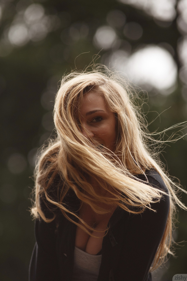 Wearing glasses, this cunt with pierced nip - XXX Dessert - Picture 4