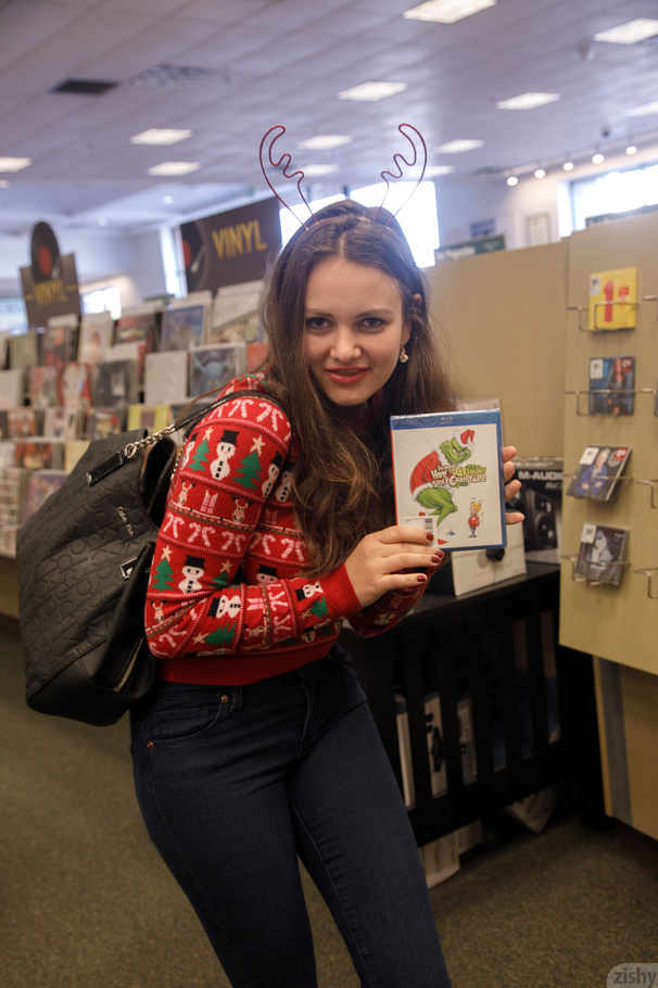 Dressed in a christmas outfit, she drops he - XXX Dessert - Picture 1
