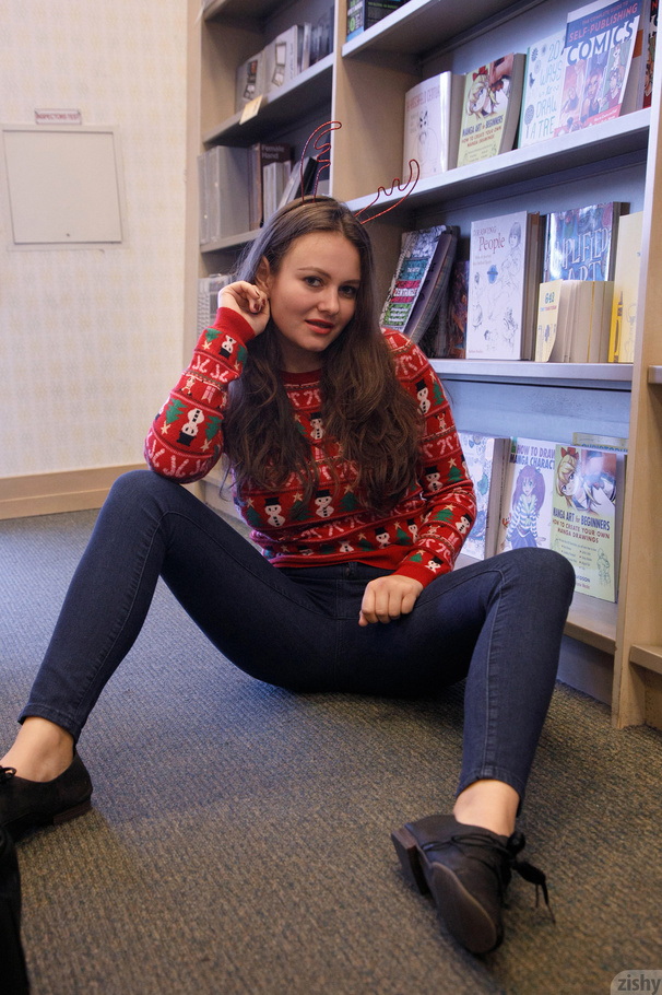 Dressed in a christmas outfit, she drops he - XXX Dessert - Picture 5