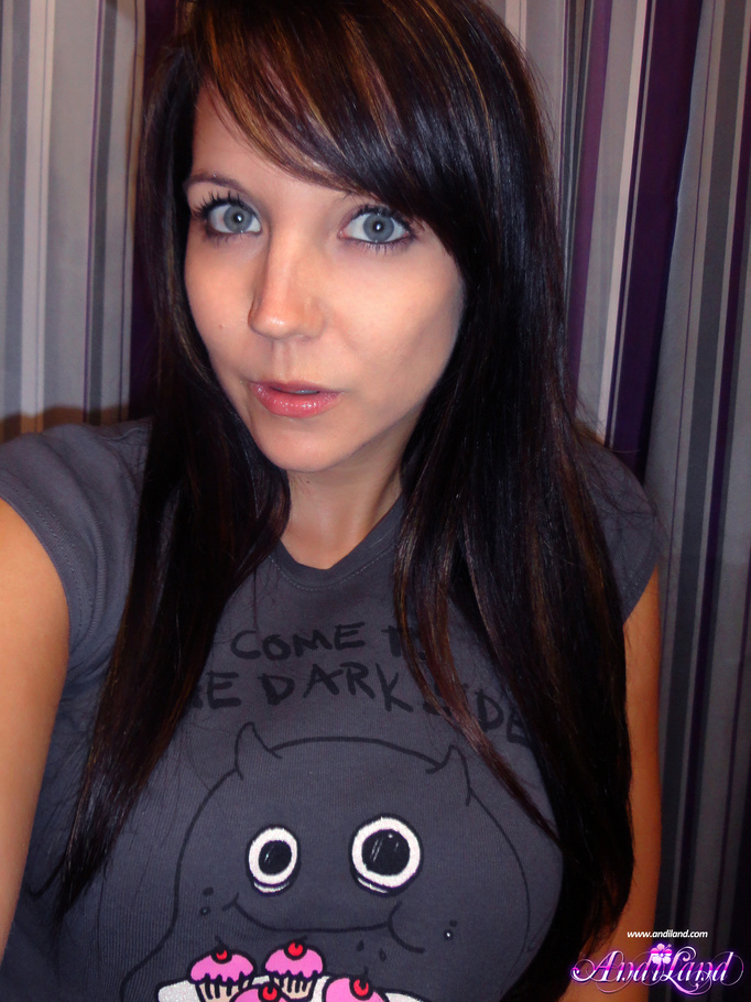 Purple bra brunette with blue eyes shows oi - XXX Dessert - Picture 1