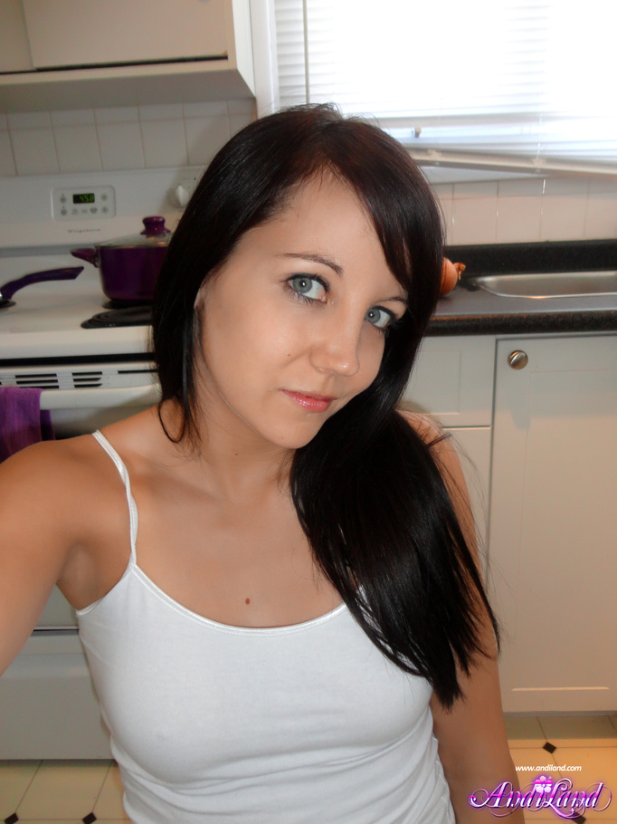 White tank-top brunette loves spaghetti and - XXX Dessert - Picture 1
