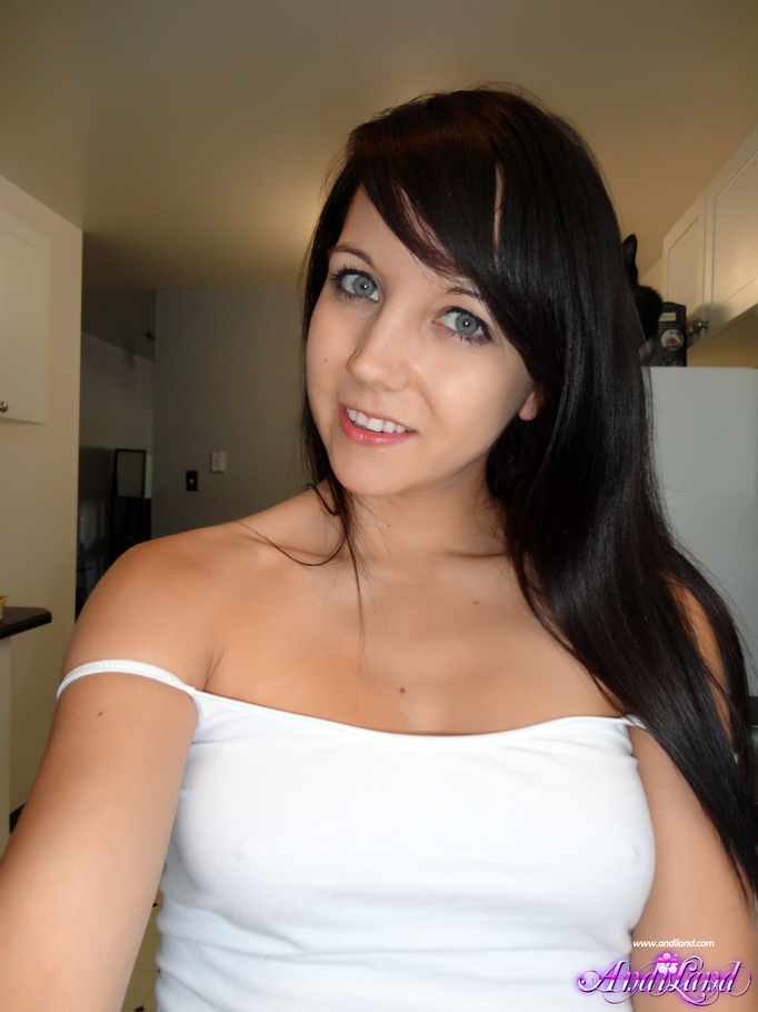 White tank-top brunette loves spaghetti and - XXX Dessert - Picture 4