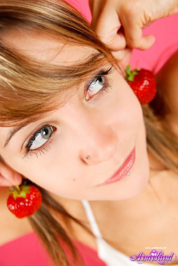 Brunette with big eyes and yellow panties a - XXX Dessert - Picture 5