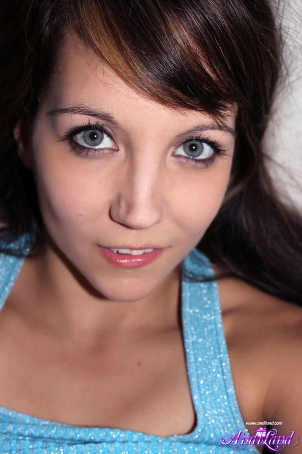 Tight jeans brunette almost fingering her tight little asshole - XXXonXXX - Pic 13