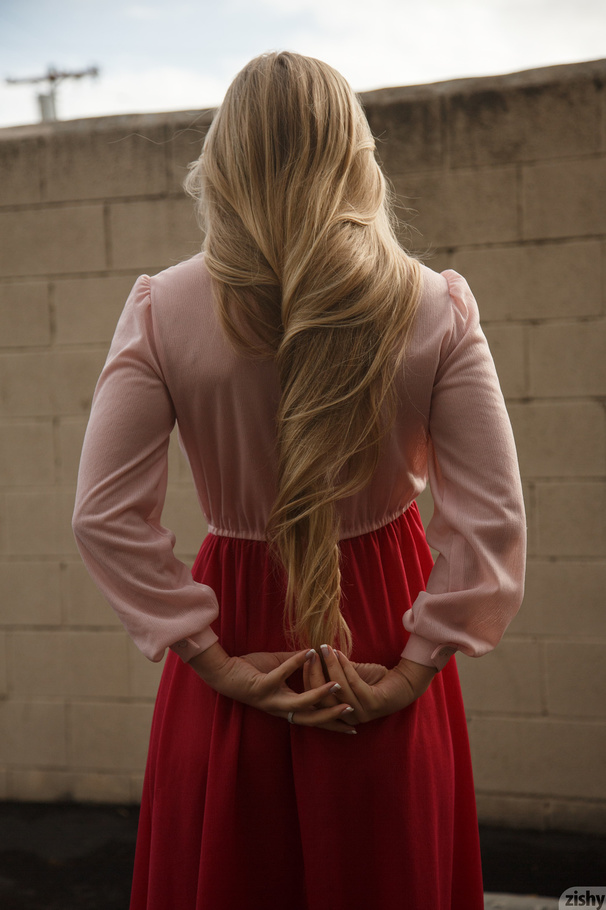 Blue-eyed blonde teen flashing her naked pu - XXX Dessert - Picture 11
