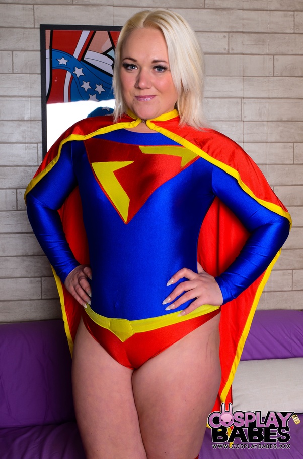 602px x 910px - Dressed as supergirl, this blonde is a supe - XXX Dessert - Picture 1