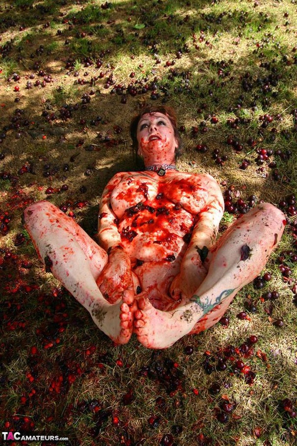 Chubby brunette with big tits gets her tattooed body covered with plums while posing on the ground outdoors - XXXonXXX - Pic 9