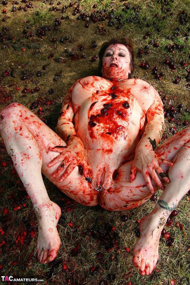 Chubby brunette with big tits gets her tattooed body covered with plums while posing on the ground outdoors - XXXonXXX - Pic 12