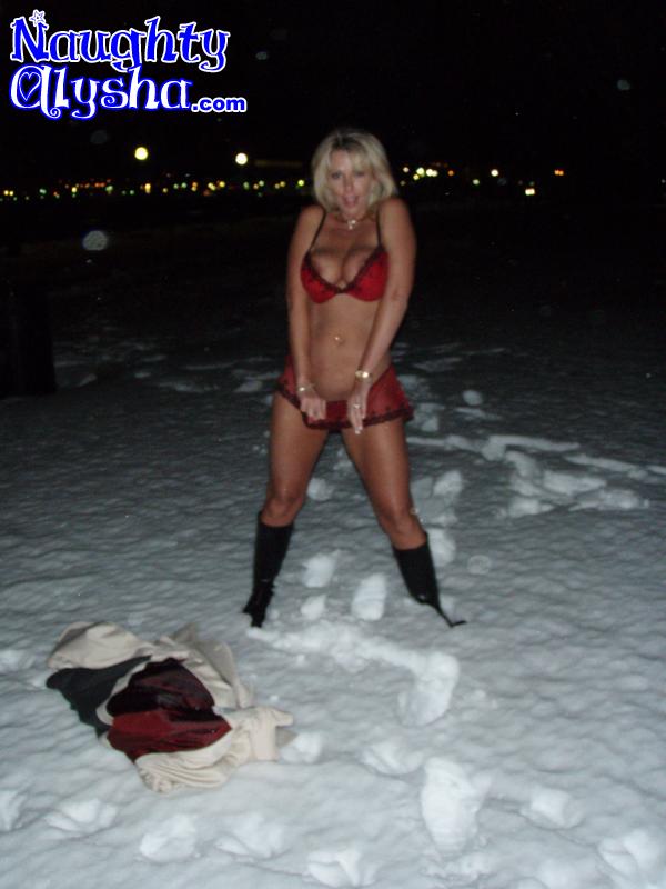 Crazy blonde takes off her white coat and w - XXX Dessert - Picture 4