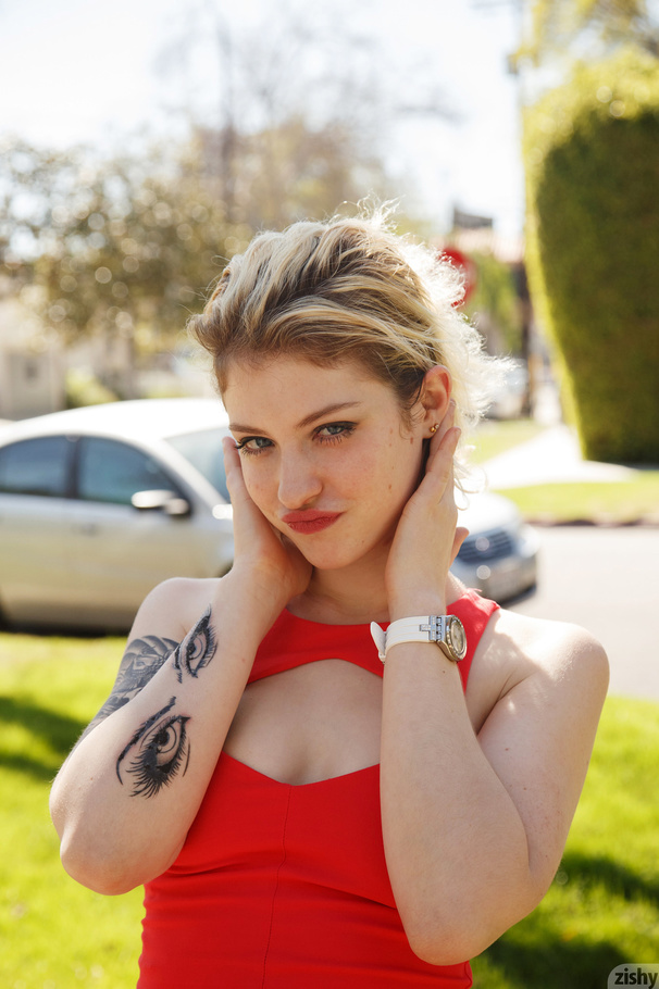 Blond-haired teen lifts up her sexy red dre - XXX Dessert - Picture 2