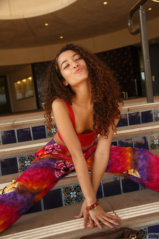 Curly-haired beauty shows her booty in a ha - XXX Dessert - Picture 9