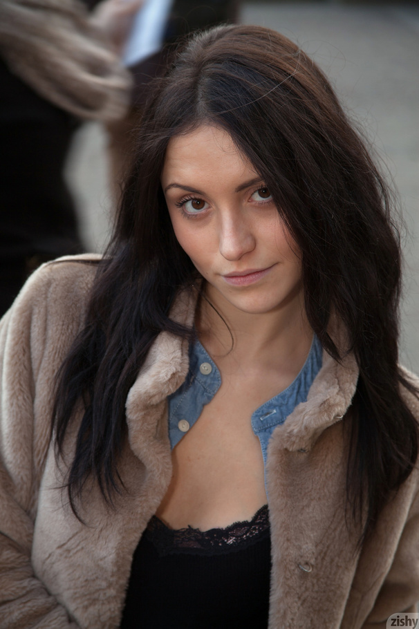 Orange panties brunette enjoys skinny dippi - XXX Dessert - Picture 2