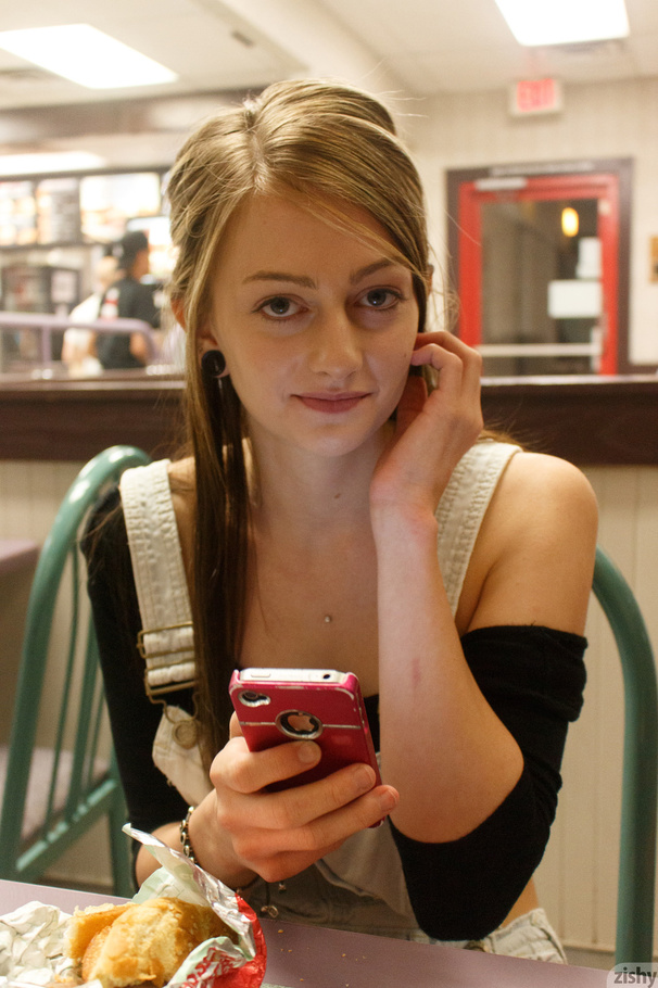 Busty beauty in glasses flashes her tits ou - XXX Dessert - Picture 7