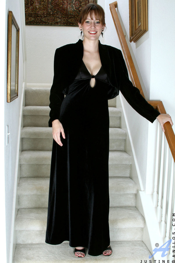 Brown haired seductress poses at the stairs - XXX Dessert - Picture 1