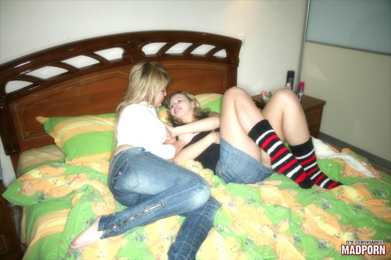 Vixen and kinky blonde teens loves pussy licking by the bed. - XXXonXXX - Pic 4