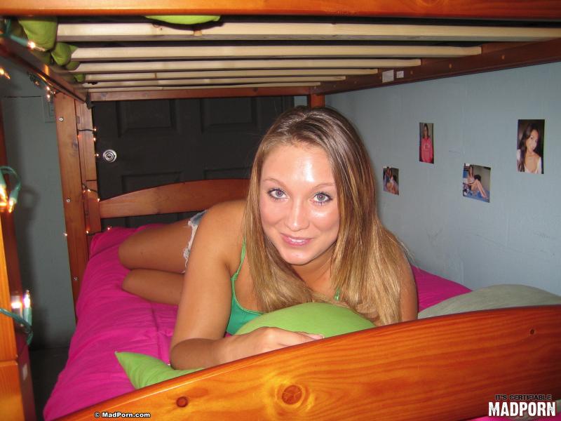 Stunning and hot girls kisses and gets naked to fuck each other. - XXXonXXX - Pic 1