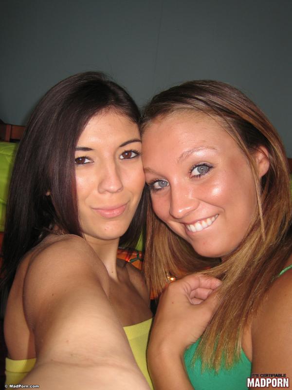 Stunning and hot girls kisses and gets naked to fuck each other. - XXXonXXX - Pic 3