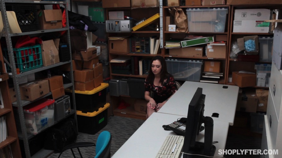Brunette american teen - XXX Dessert - Picture 1