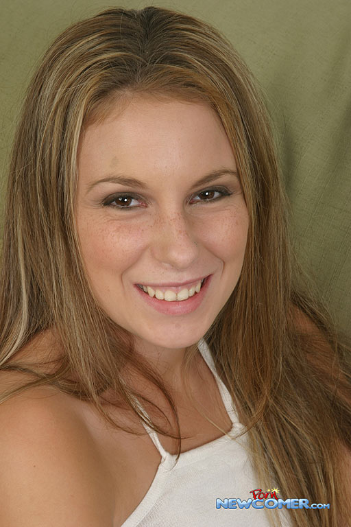 Lifting this blondes' white top, he makes h - XXX Dessert - Picture 2