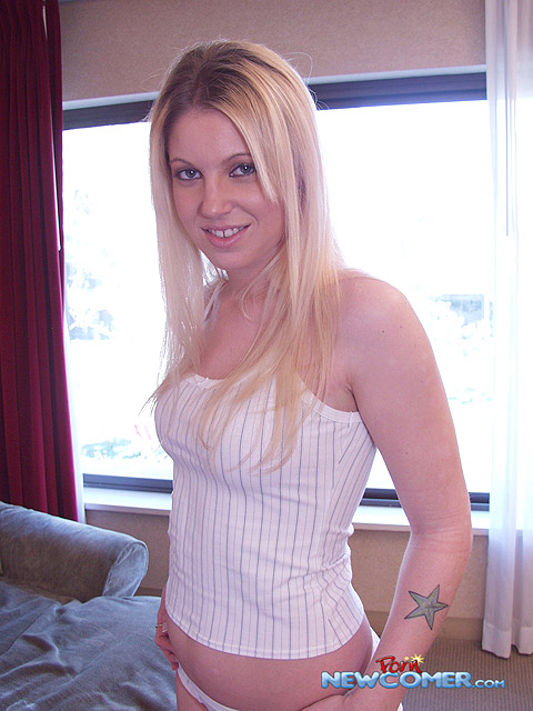 Eyes heavy with desire, she smiles a coy sm - XXX Dessert - Picture 1