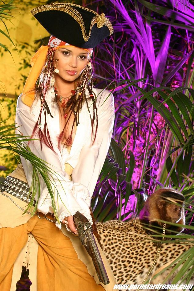 Dressed as captain jack sparrow, this cunt, - XXX Dessert - Picture 1