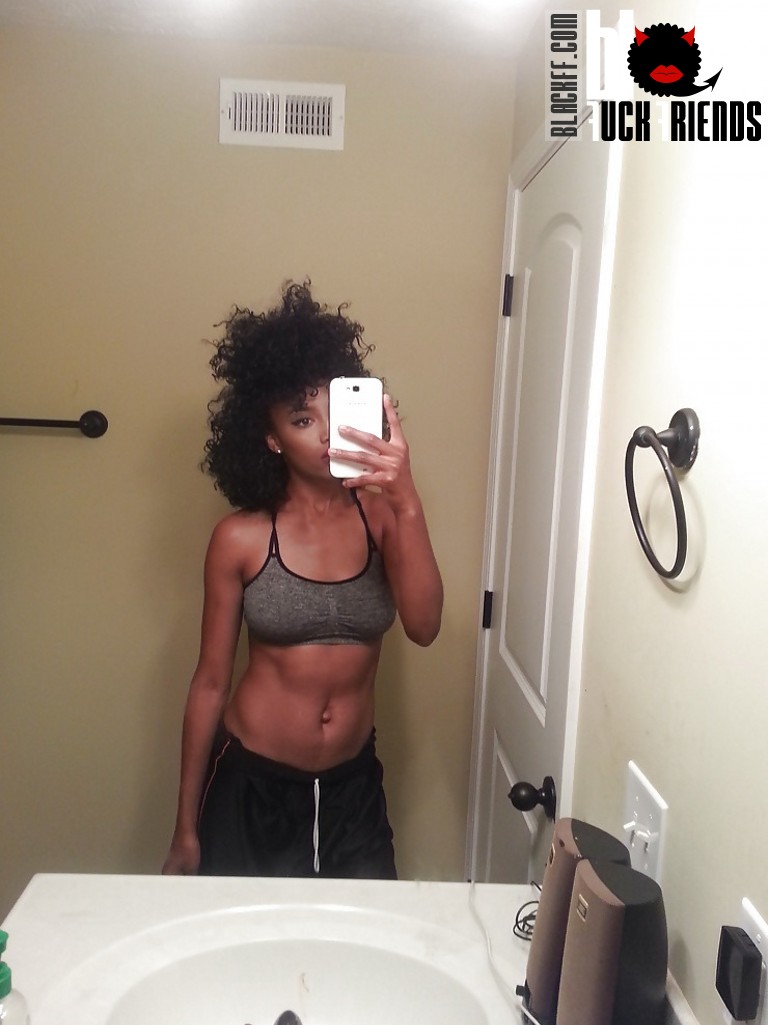 Beautiful slim ebony amateur - XXX Dessert - Picture 5