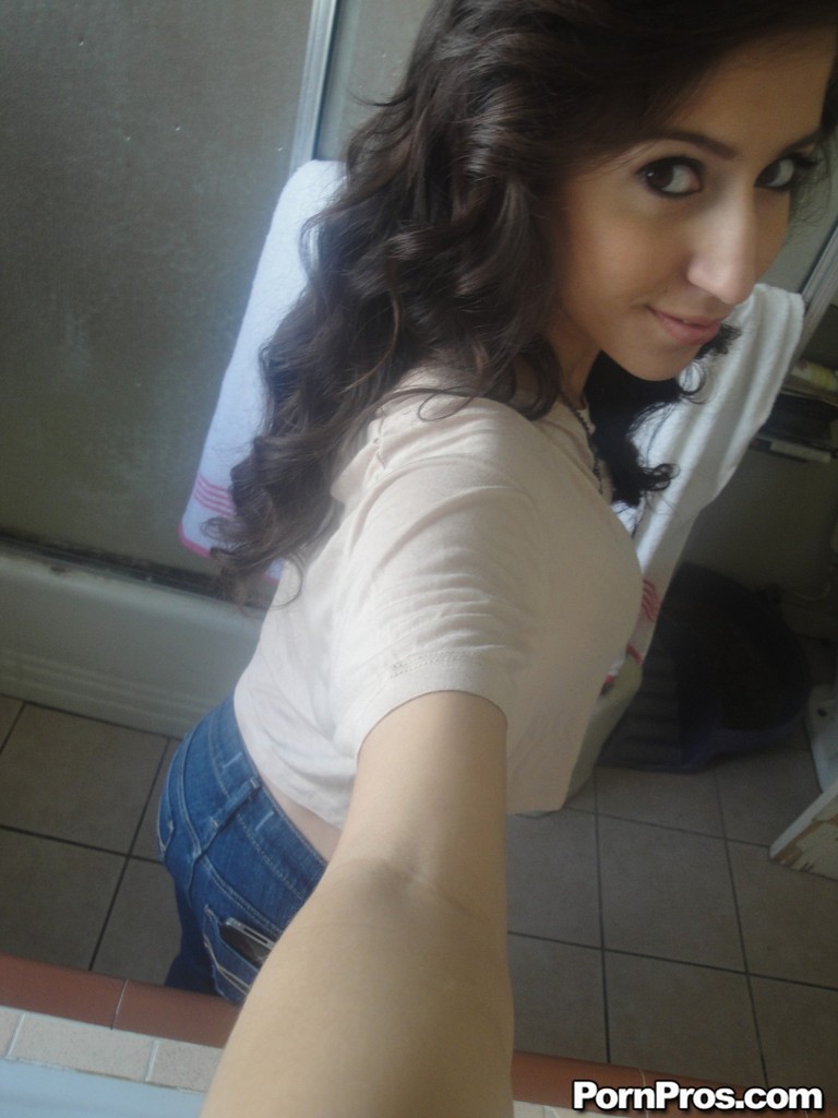 Latina legs teen - XXXonXXX - Pic 1