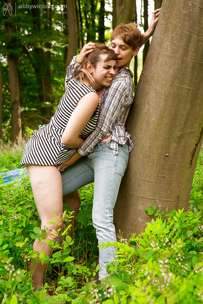 Short hair amateur tribbing lesbians - XXX Dessert - Picture 6