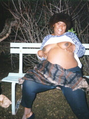 Rosie is a big black mature women who likes to get naked - Picture 3
