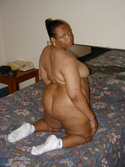 Juicee is a jumbo Mature mama gettin' naked and gettin' - Picture 9
