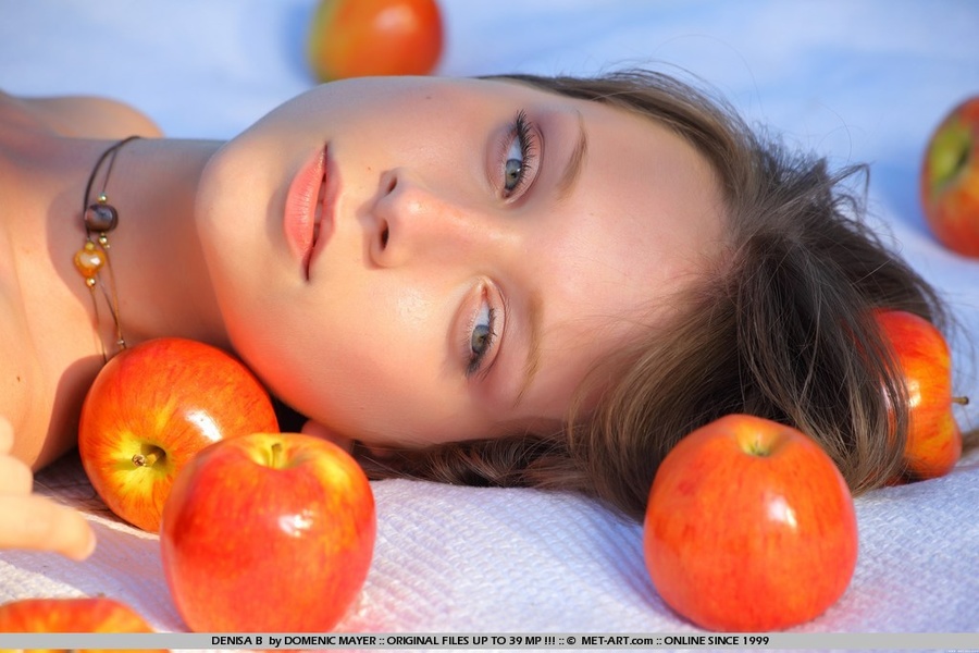 Petite model with brown hair and light skin - XXX Dessert - Picture 8