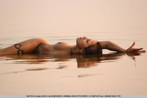 Out in the water the dangerous hot model - XXX Dessert - Picture 1