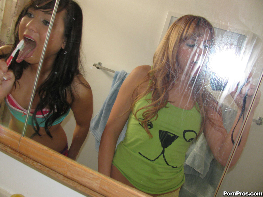 Jesse, Lexi have there first teen BFF three - XXX Dessert - Picture 1