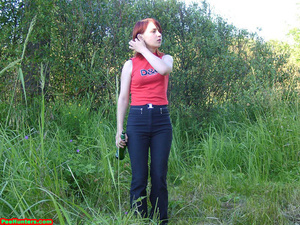 Spying on redhair teen peeing after beer - Picture 1