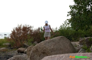 Hot teen smoker piddling off the rock in the park - Picture 1