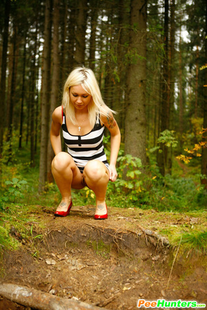 Young blonde with a lot of tattoos pisses in woods - Picture 4