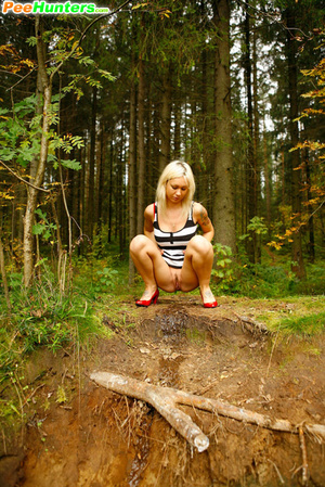 Young blonde with a lot of tattoos pisses in woods - Picture 13