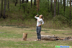 Girl goes to the woods to piss and smoke a cig - Picture 14