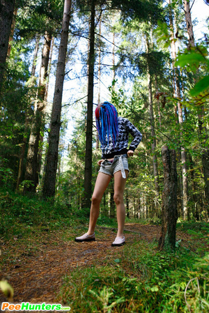Young cutie empties her bladder in the forest - Picture 13