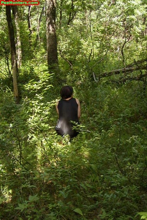Spying on peeing in forest teen - Picture 4