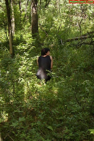 Spying on peeing in forest teen - Picture 5