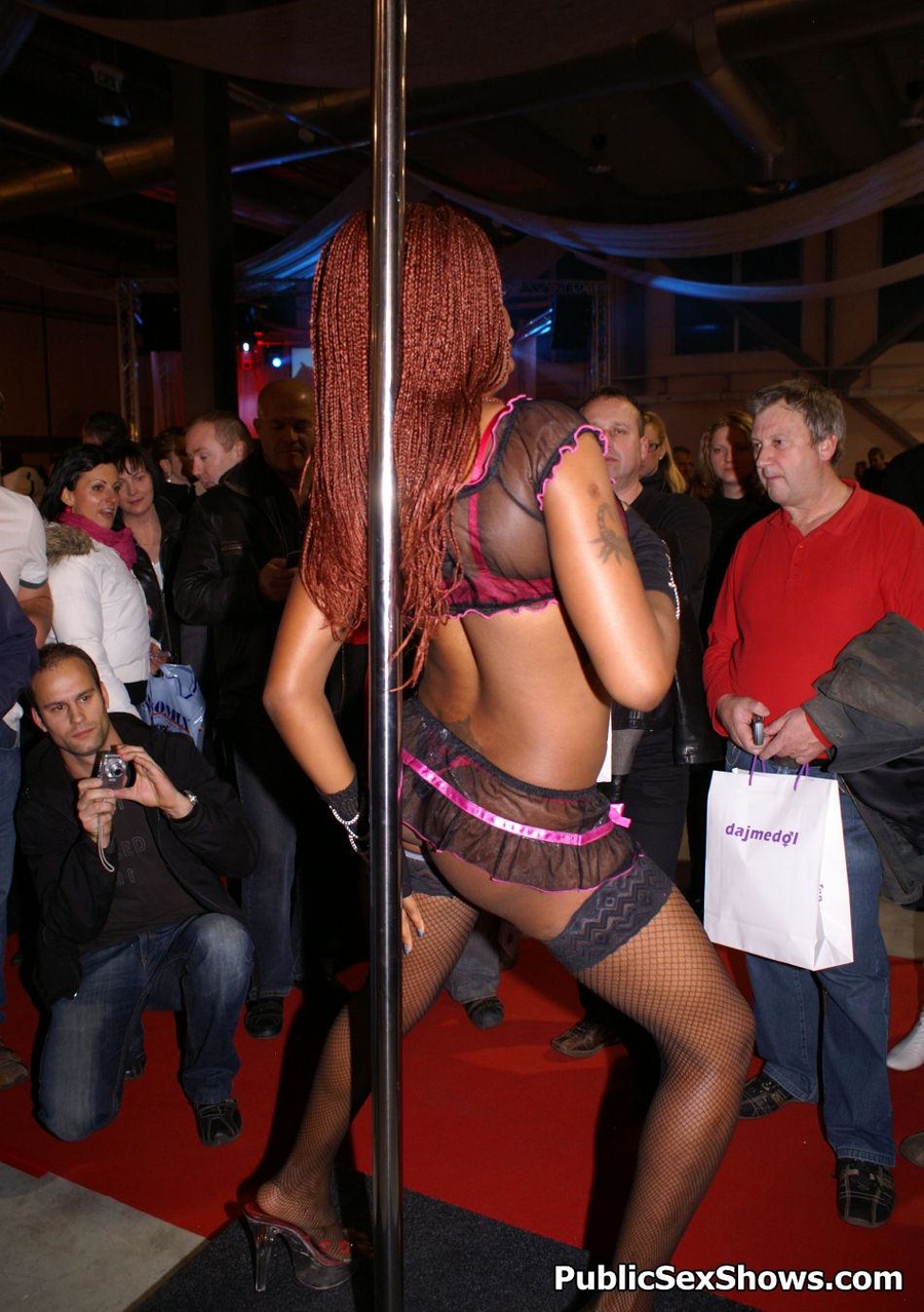Amazing ebony beauty in sexy lingerie performing great pole dance. Tags: Public, reality girls, striptase, naked girls. - XXXonXXX - Pic 4
