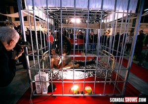 Big boobed ebony babe having fun with white guy in the cage. Tags: Public, reality, interracial. - XXXonXXX - Pic 4