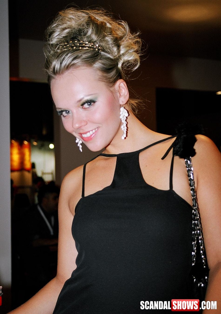 Sex hungry hottie taking off their panties to expose their snatches. Tags: Reality, public, shaved pussy. - XXXonXXX - Pic 9