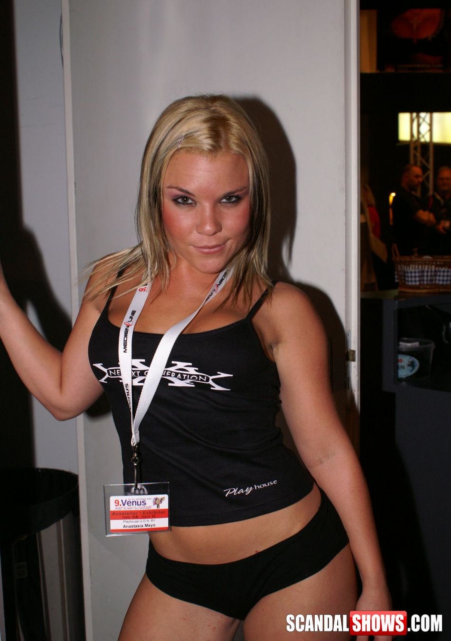 Amazing pole dance performed by stunning sex show girls. Tags: Perfect boobs, reality, shaved pussy, public. - XXXonXXX - Pic 4