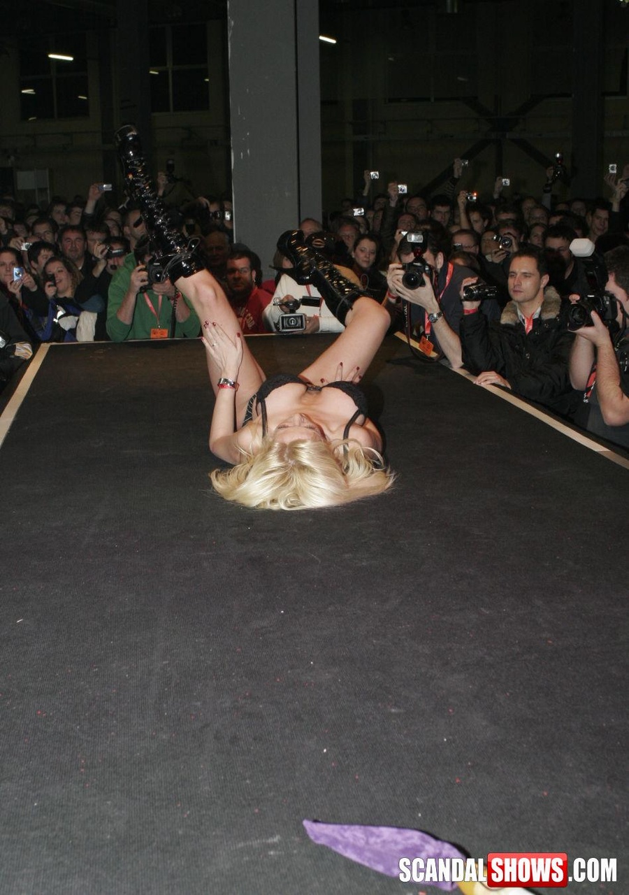 Check out 100% real pics of sex show models going wild on a cam. Tags: Public, reality, shaved pussy. - XXXonXXX - Pic 8