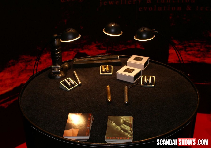 Delicious naked babes making hot lesbian love in the public. Tags: Shaved pussy, reality, perfect butt. - XXXonXXX - Pic 5