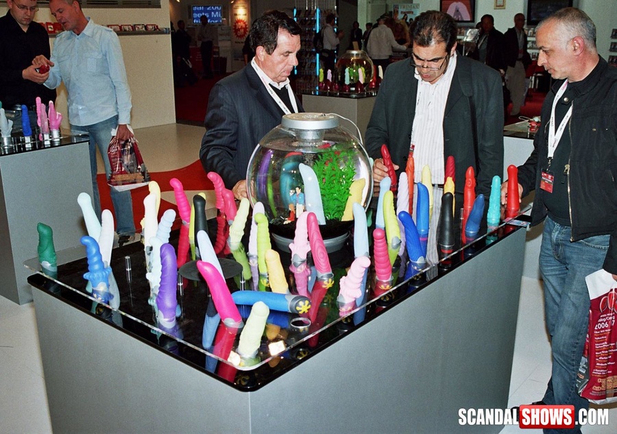 Look at these yummy naked bodies expsoed on real nasty sex show. Tags: Perfect ass, shaved pussy, public, reality. - XXXonXXX - Pic 1