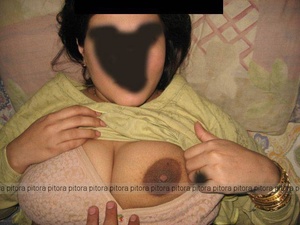 Plump amateur indian chick palying with her huge melons at home. - Picture 4